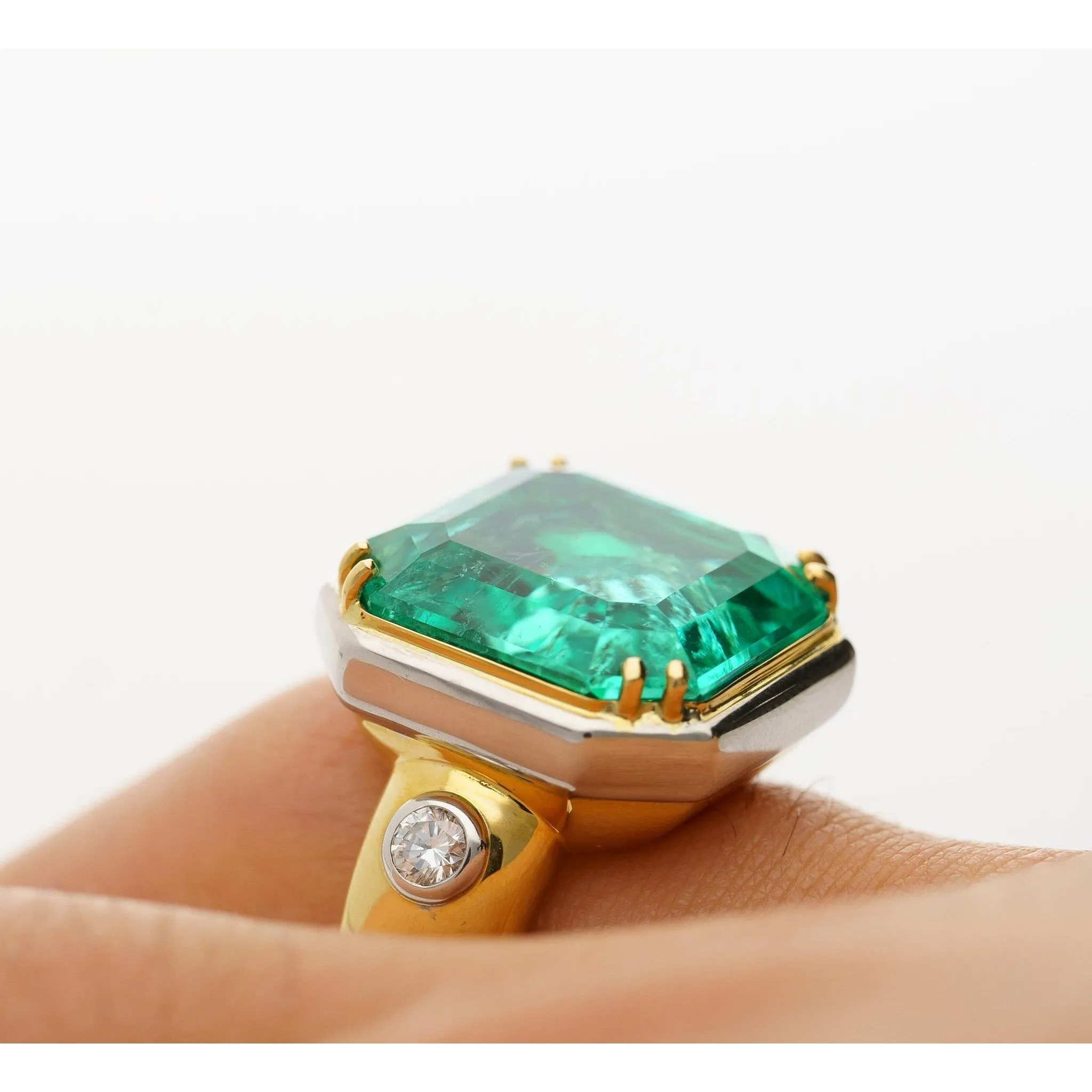 22.18 Carat Colombian Emerald Bezel 18K Gold Vintage Ring