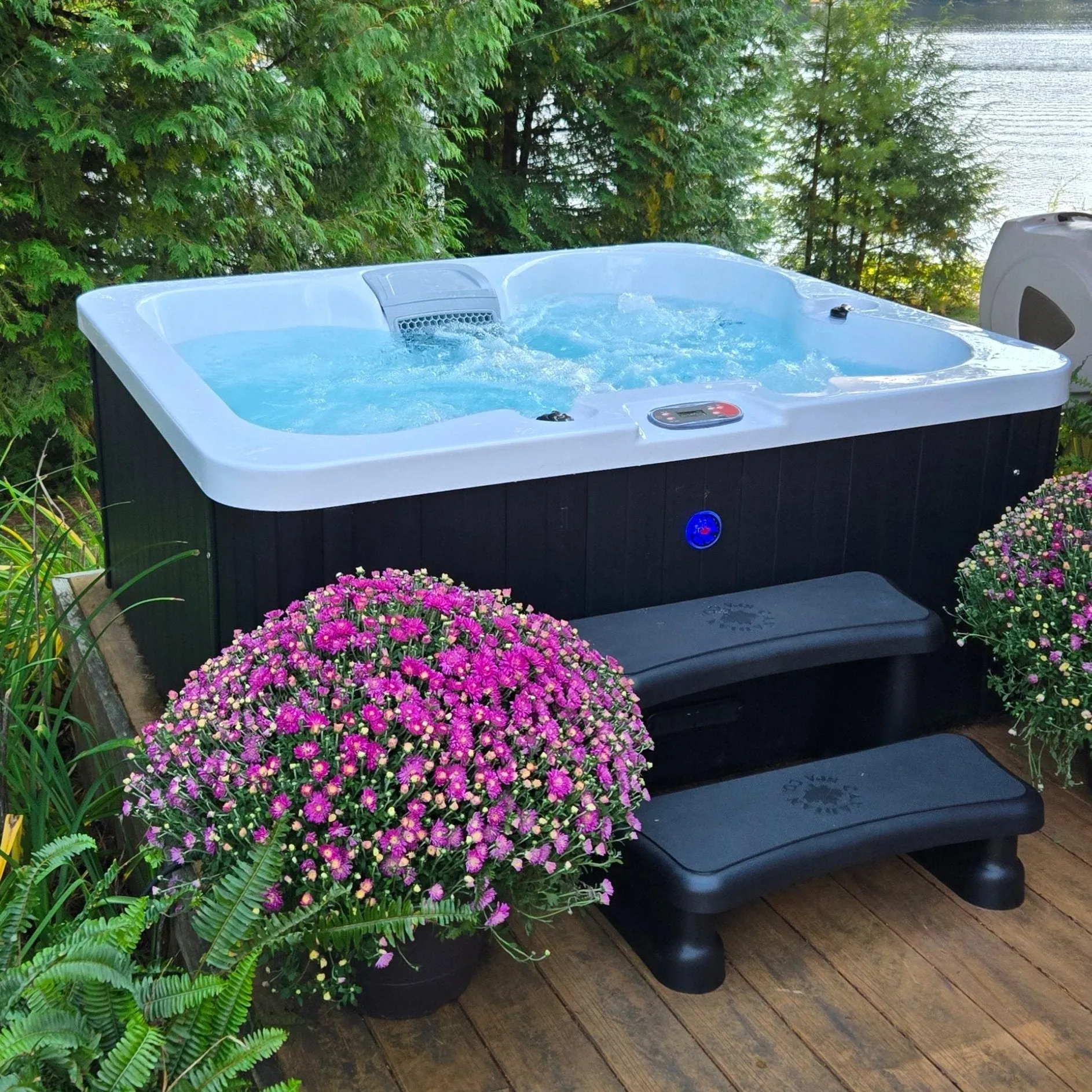 Manitoba AI Patio Spa | 4-Person 14-Jet | 172 x 154 cm