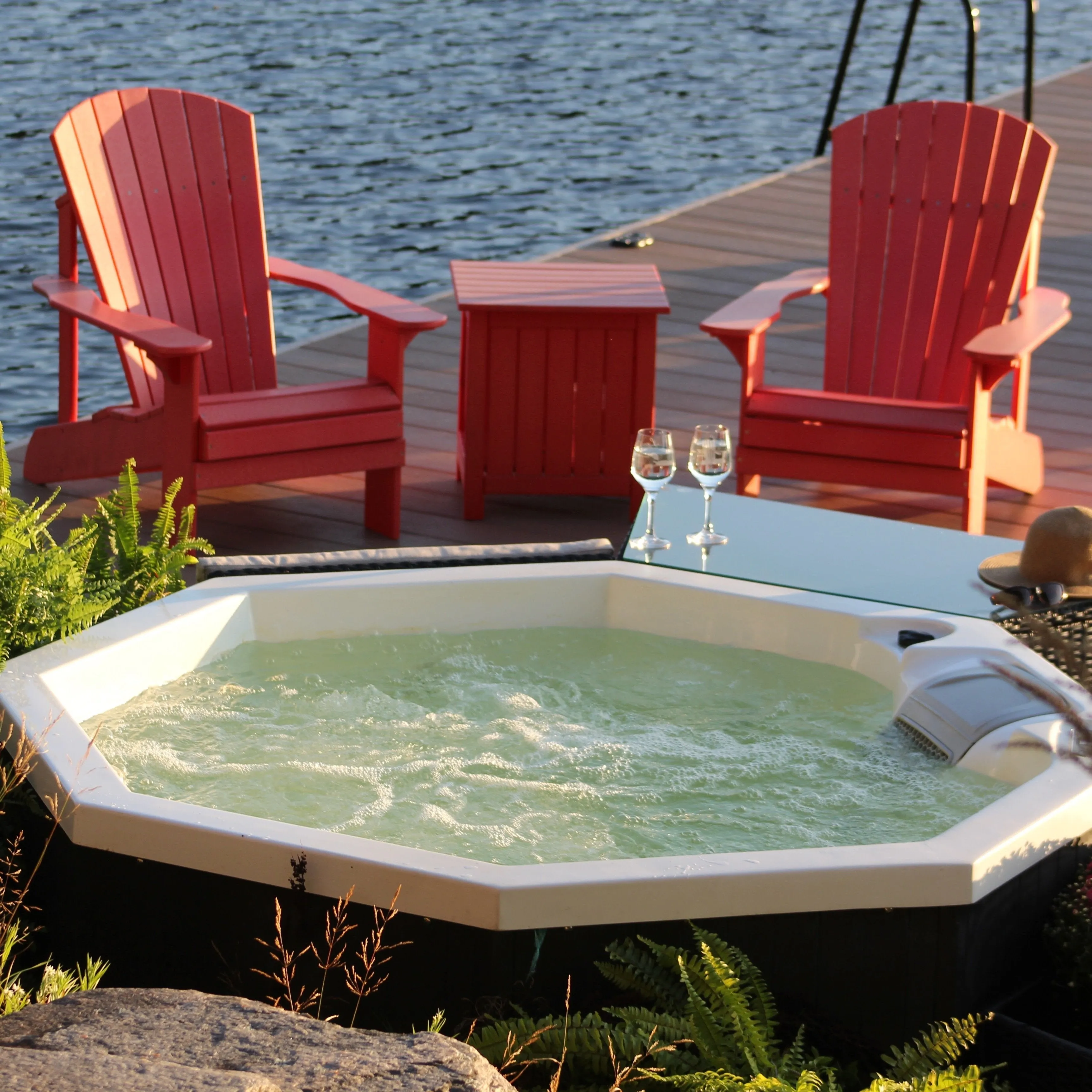 Muskoka AI Patio Spa | 5-Person 14-Jet | 188 x 188 cm