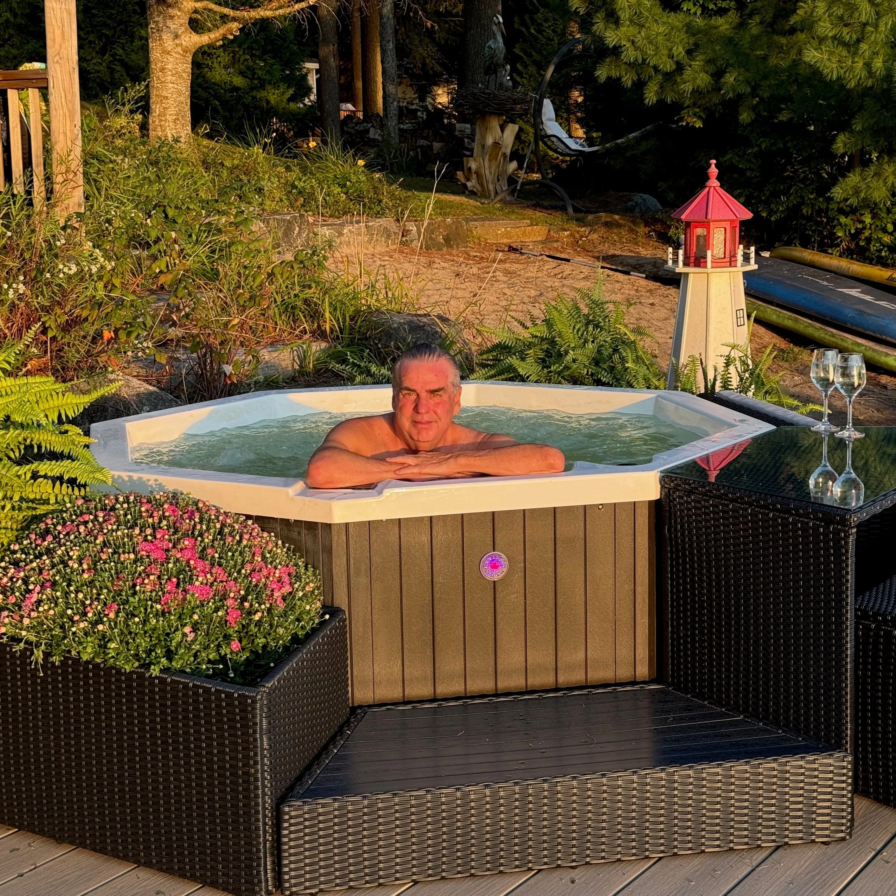 Muskoka AI Patio Spa | 5-Person 14-Jet | 188 x 188 cm