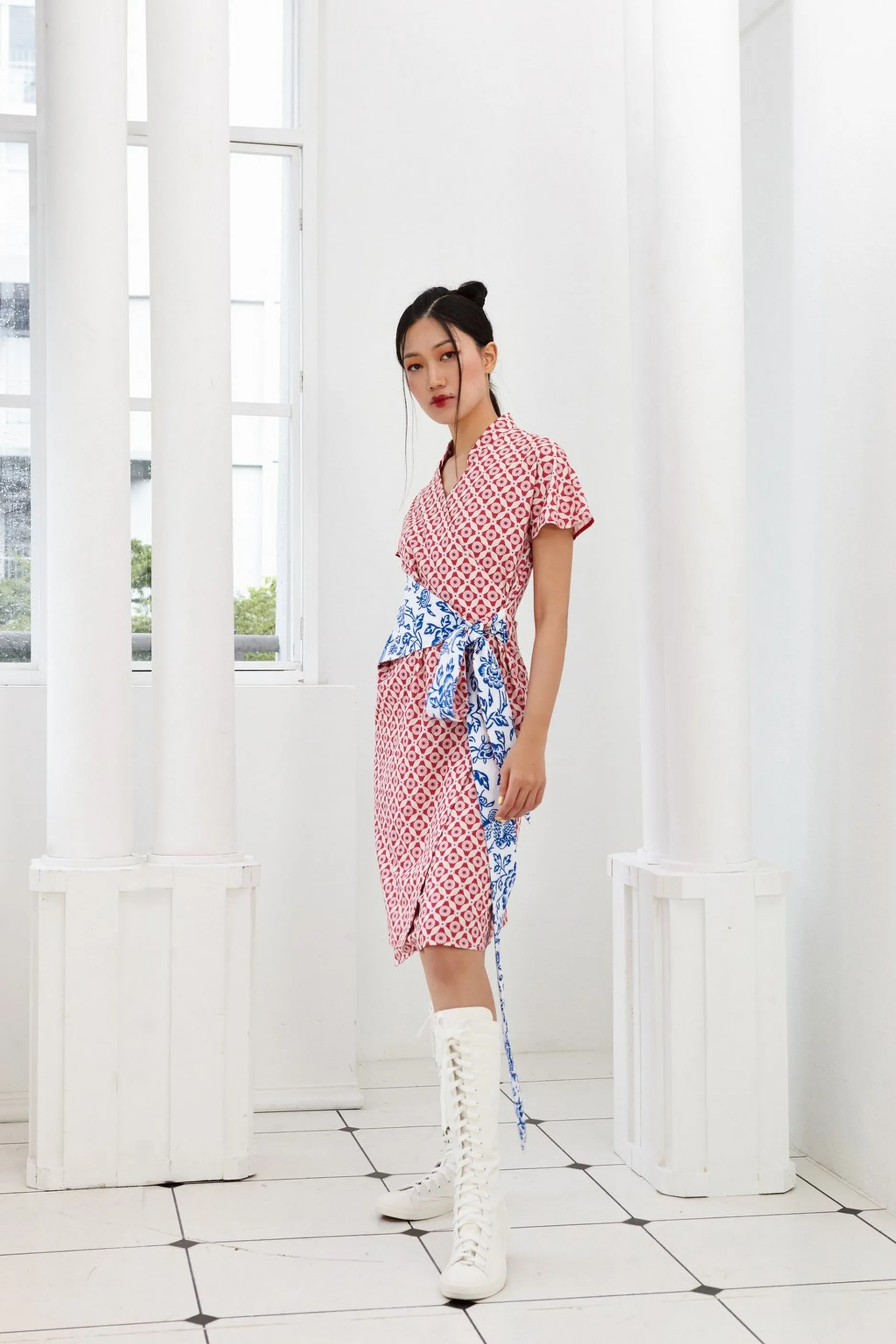 ZI HONGSE ANTIMICROBIAL WRAP DRESS WITH SASH AND DETACHABLE MANDARIN COLLAR - WRAP DRESS - PINK