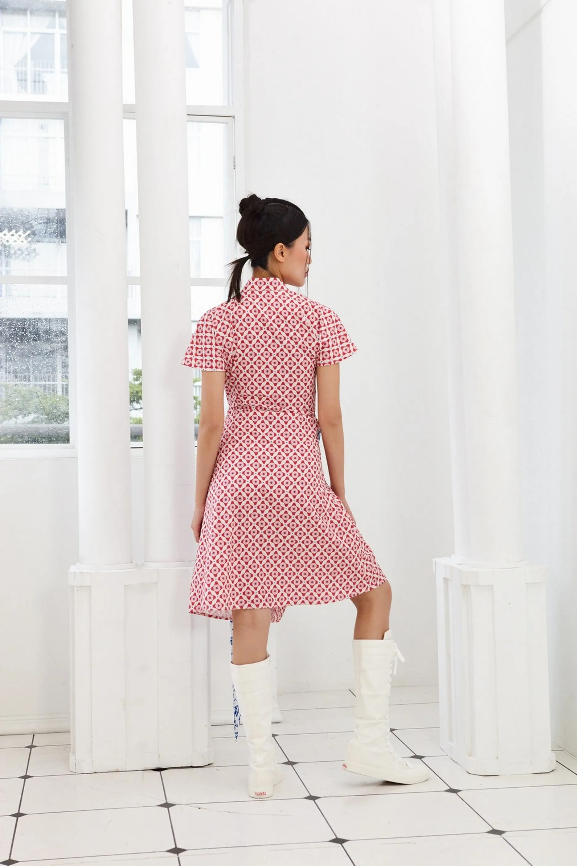 ZI HONGSE ANTIMICROBIAL WRAP DRESS WITH SASH AND DETACHABLE MANDARIN COLLAR - WRAP DRESS - PINK